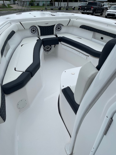 NEW 2025 TIDEWATER 256 LXF (Center Console) - Image 6