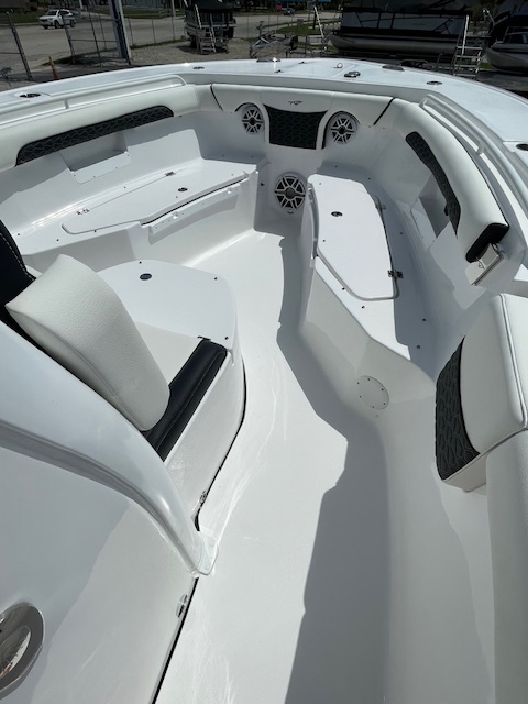 NEW 2025 TIDEWATER 256 LXF (Center Console) - Image 16