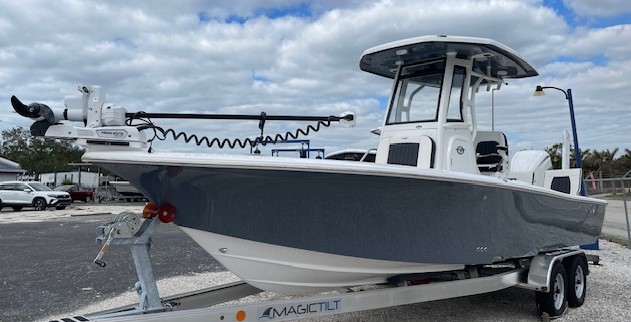 NEW 2025 Tidewater 2500 Carolina Bay Center Console