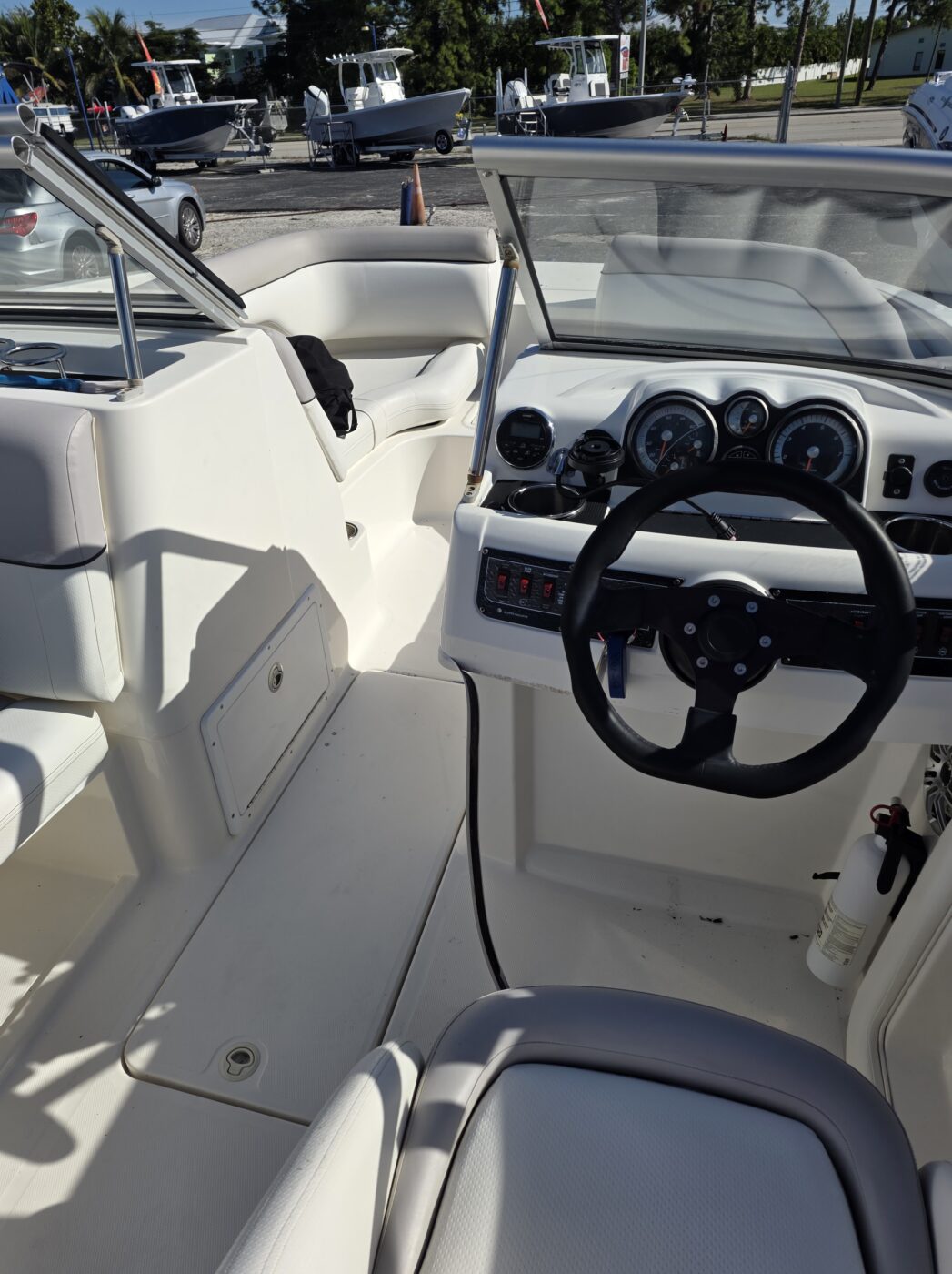 2013 BAYLINER 190 DECK BOAT - Image 8