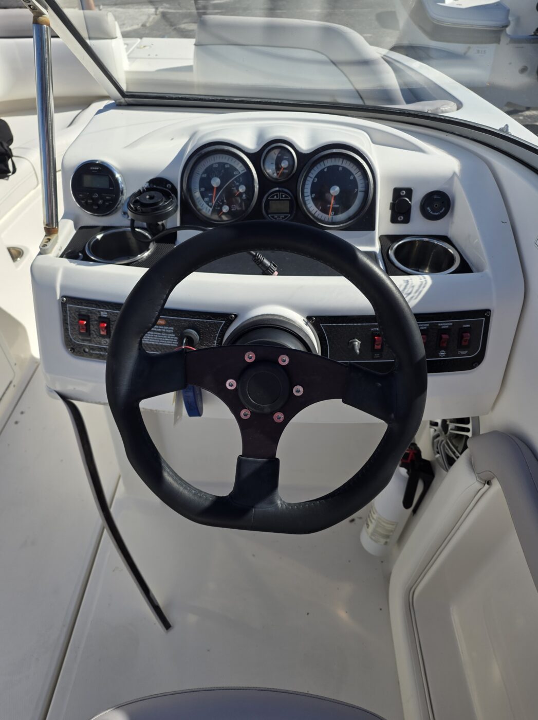 2013 BAYLINER 190 DECK BOAT - Image 9