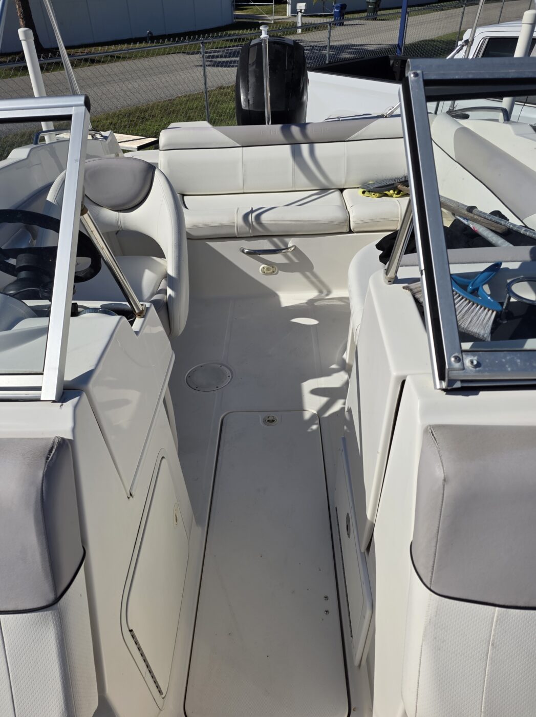 2013 BAYLINER 190 DECK BOAT - Image 11