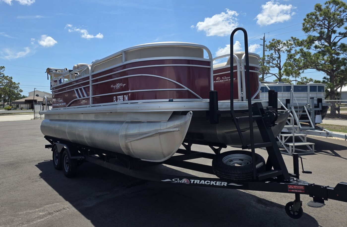 2023 Tracker 20 DLX Party Barge Pontoon