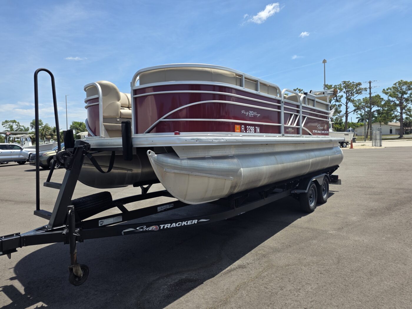 2023 Tracker 20 DLX Party Barge Pontoon - Image 6