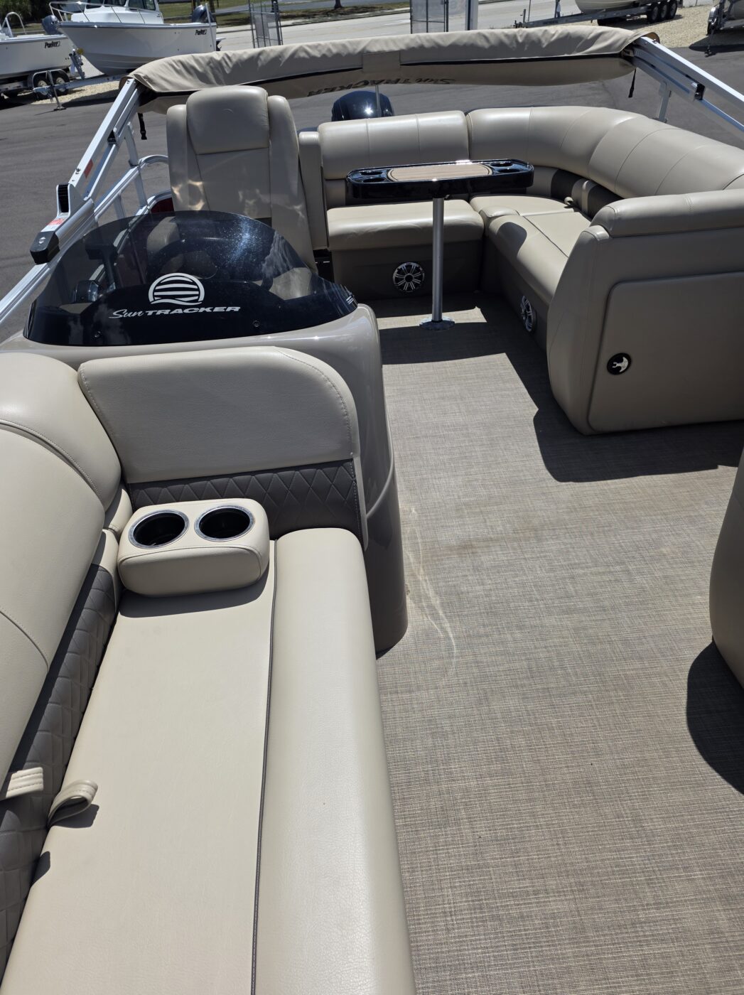 2023 Tracker 20 DLX Party Barge Pontoon - Image 8