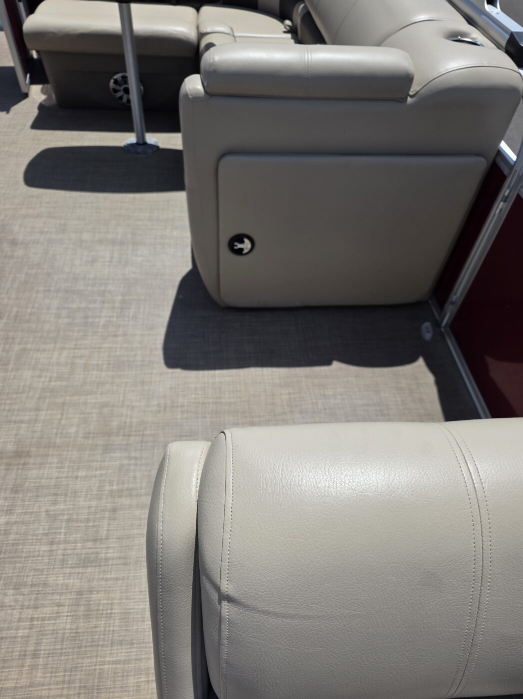 2023 Tracker 20 DLX Party Barge Pontoon - Image 9