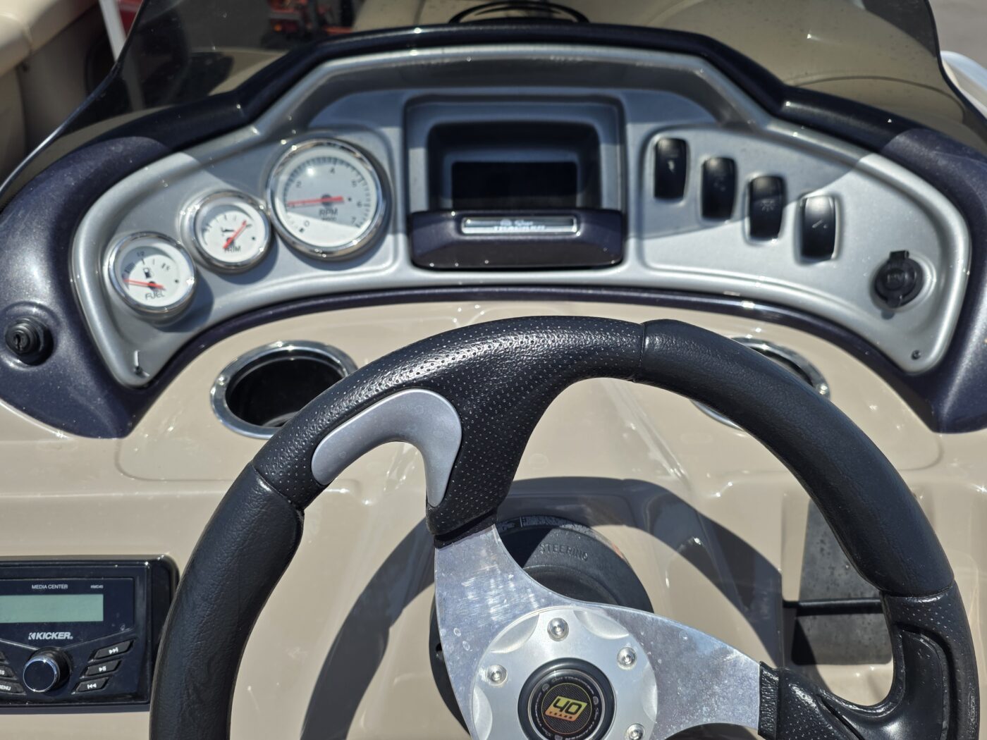 2023 Tracker 20 DLX Party Barge Pontoon - Image 13