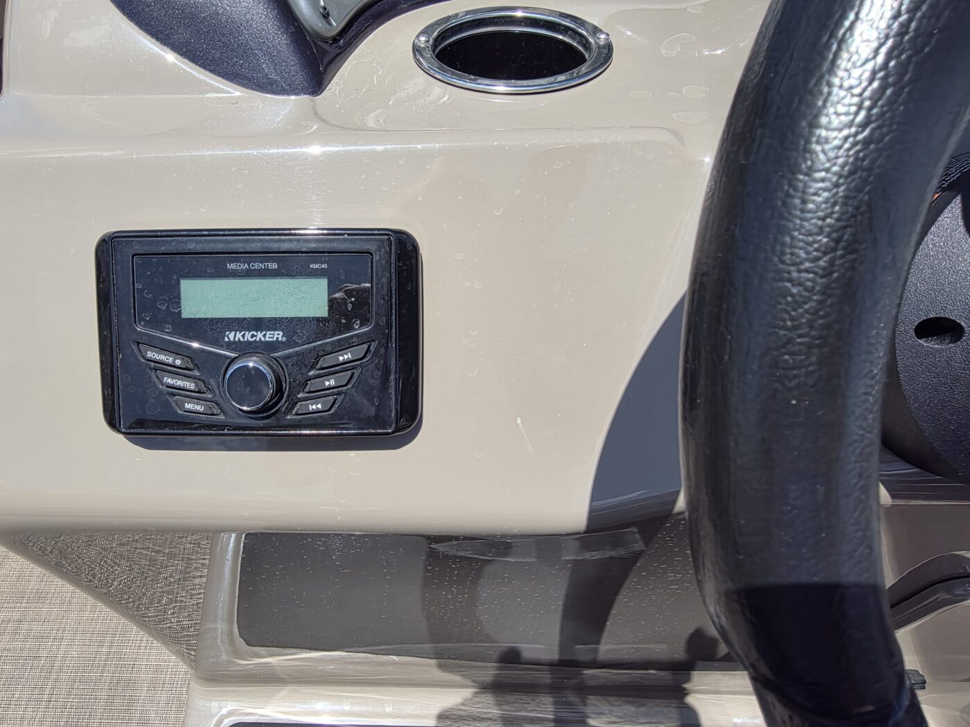 2023 Tracker 20 DLX Party Barge Pontoon - Image 14