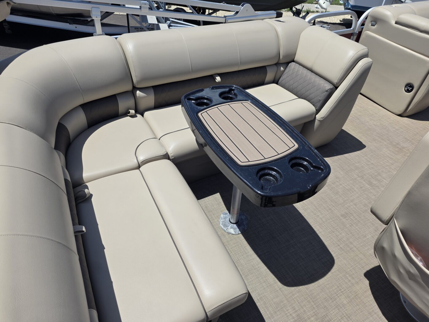 2023 Tracker 20 DLX Party Barge Pontoon - Image 17