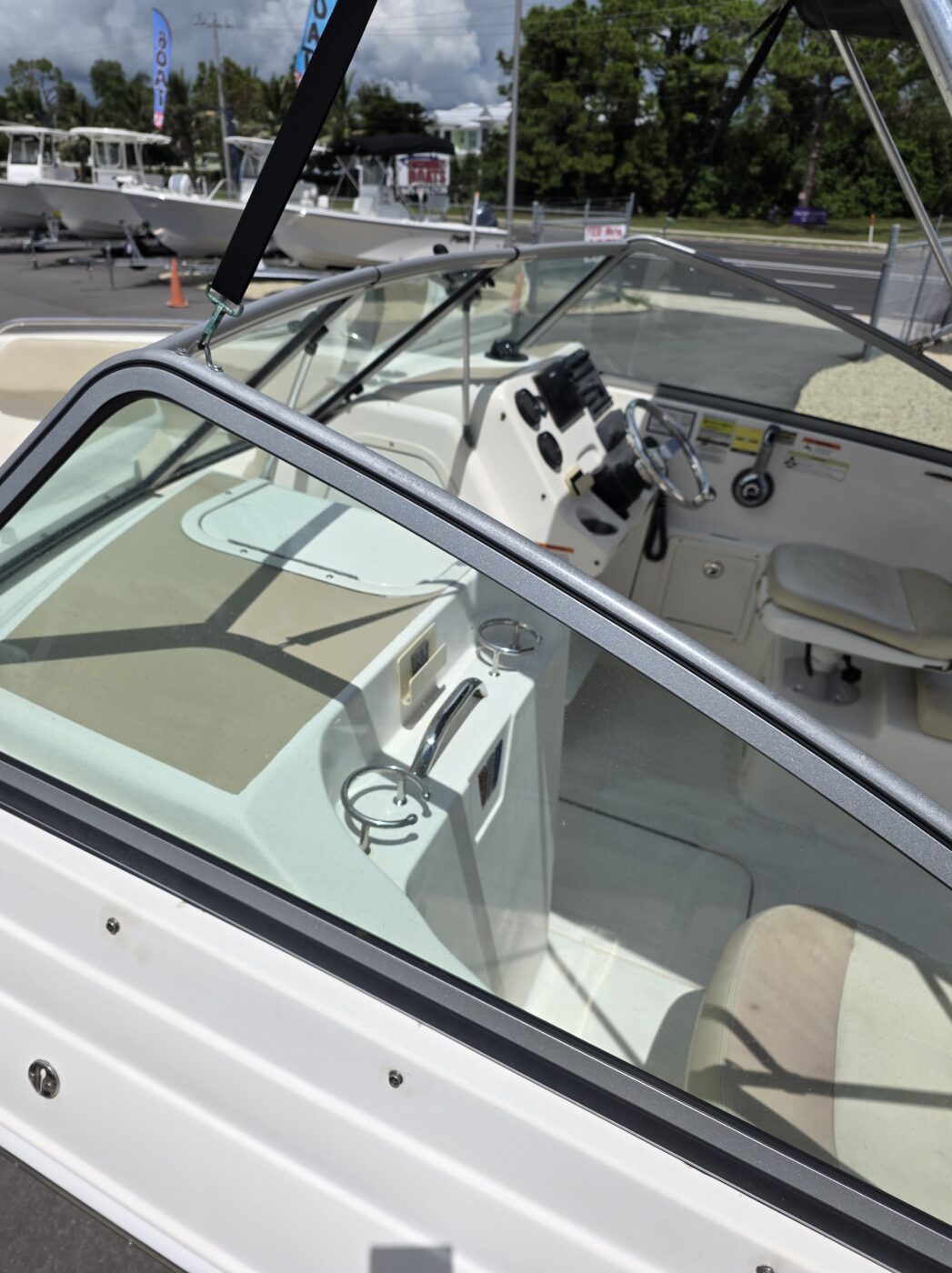 2012 Wellcraft 210 Sportsman - Image 9