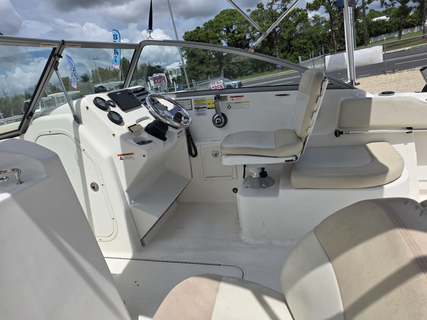 2012 Wellcraft 210 Sportsman - Image 6